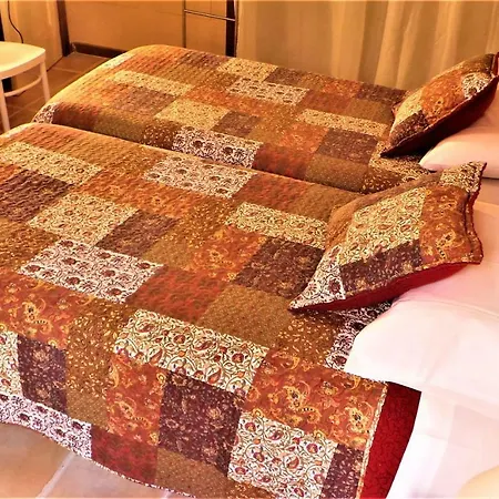 Mia 科斯塔卡莱塔